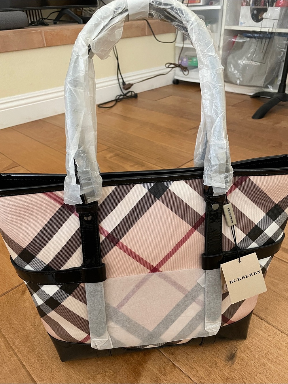 Burberry Classic Plaid Tote Bag - Picture 2 of 10